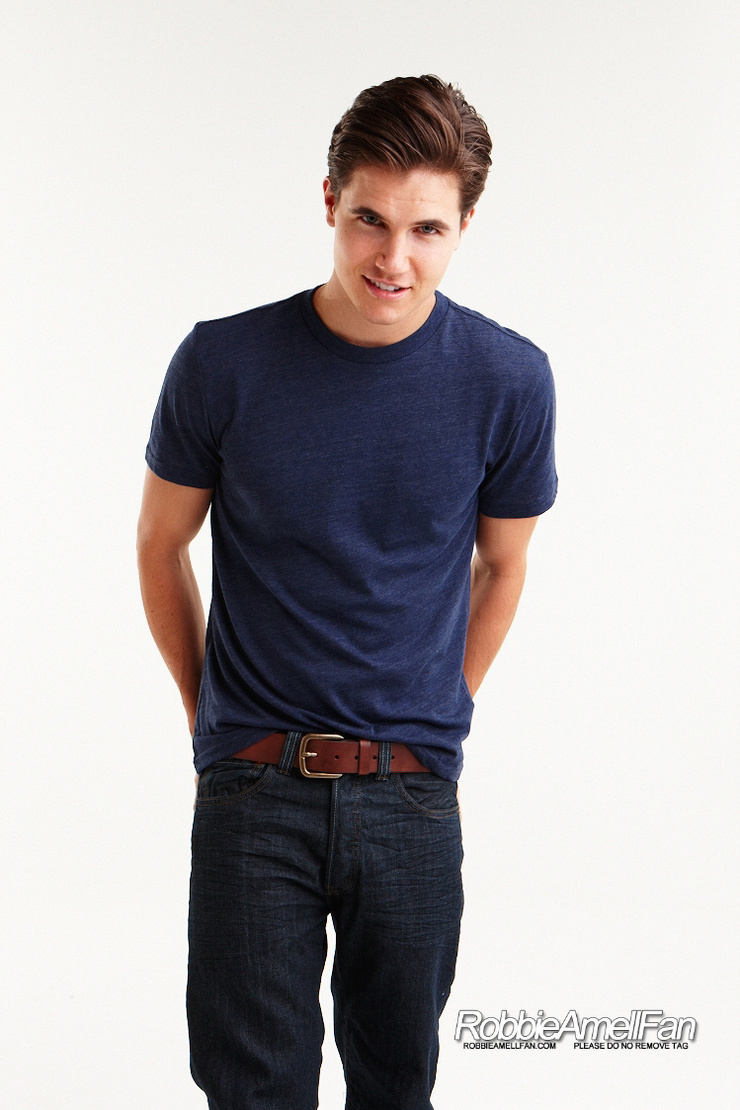 Robbie Amell