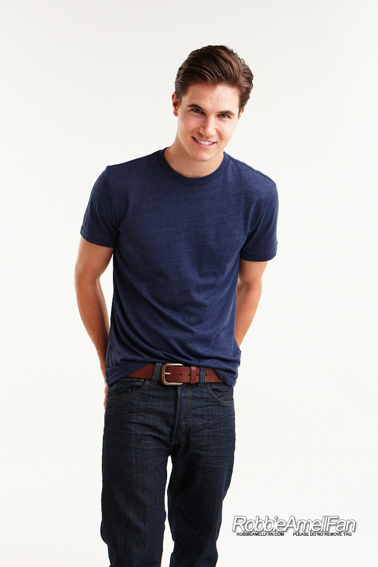 Robbie Amell