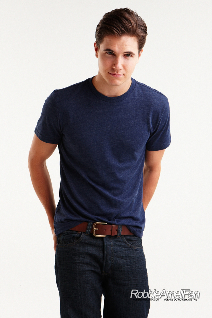 Robbie Amell