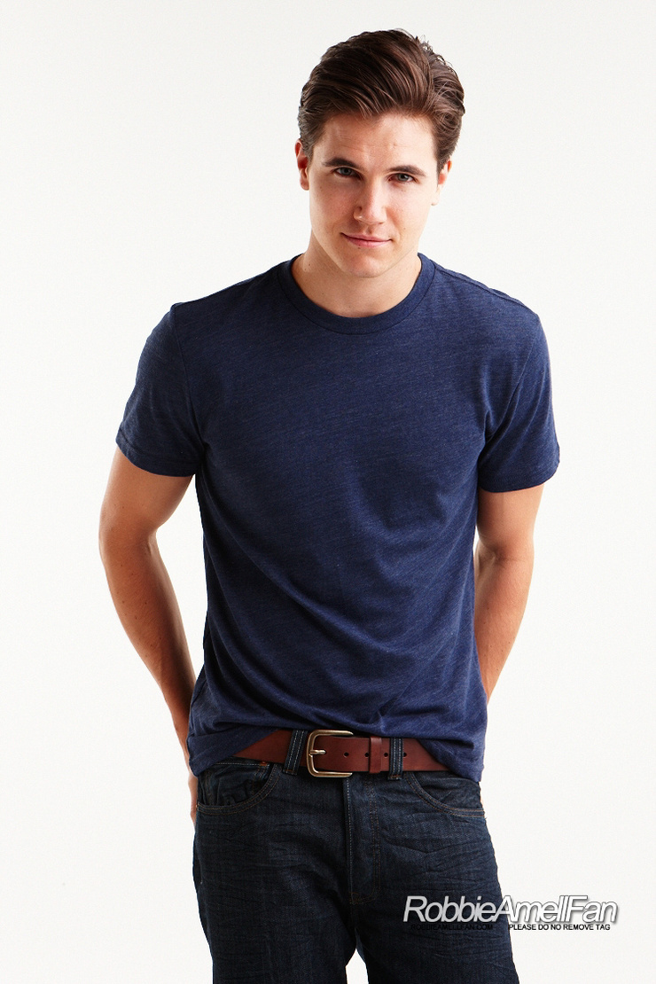 Robbie Amell