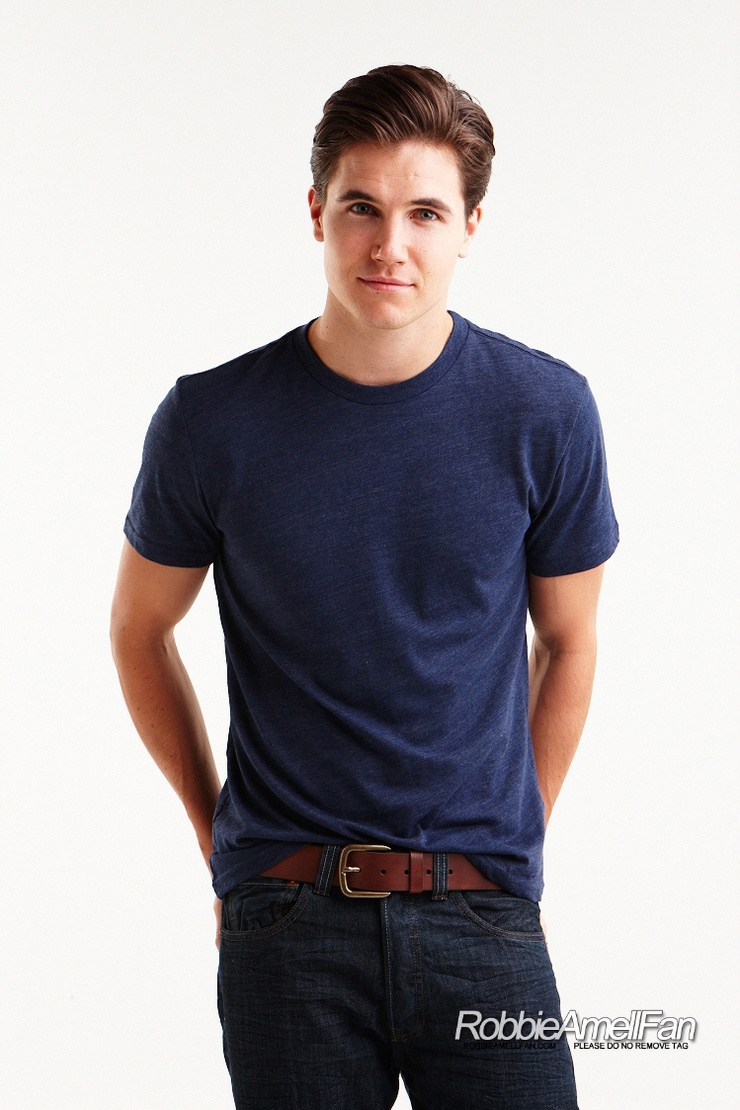 Robbie Amell