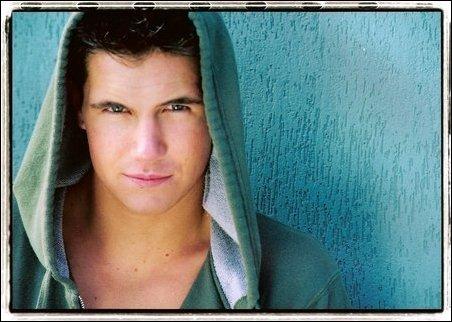 Robbie Amell
