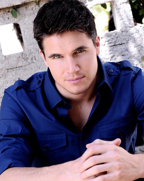 Robbie Amell