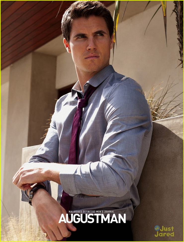 Robbie Amell