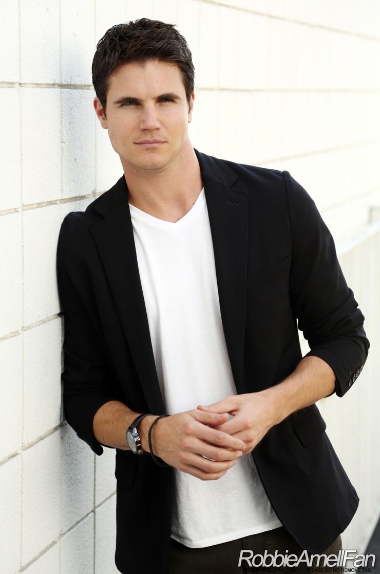 Robbie Amell