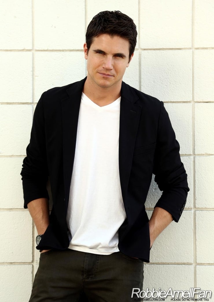 Robbie Amell