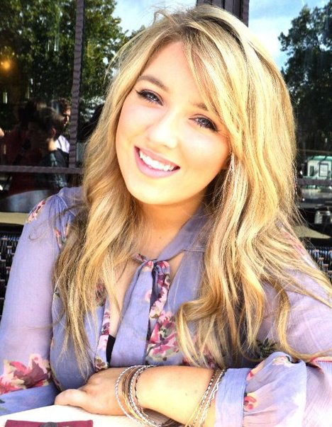 Chloe Agnew