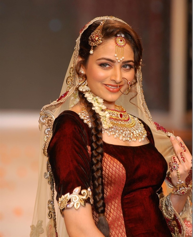 Zoya Afroz