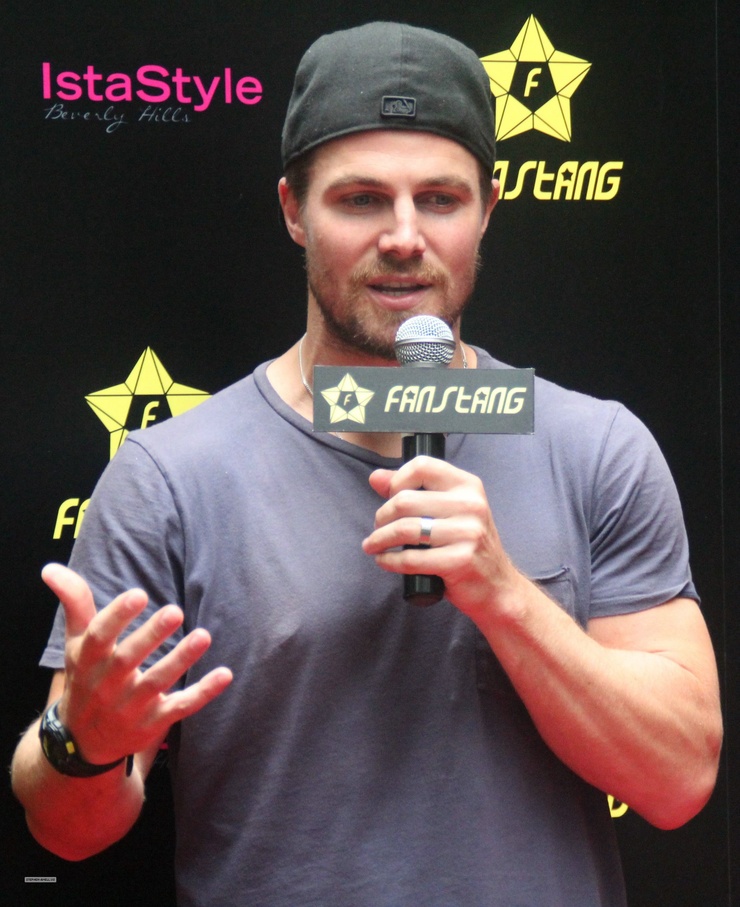 Stephen Amell