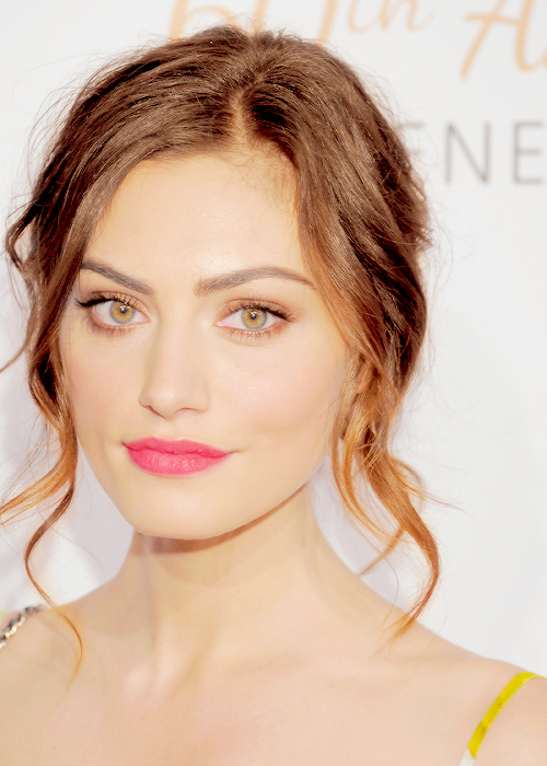 Phoebe Tonkin