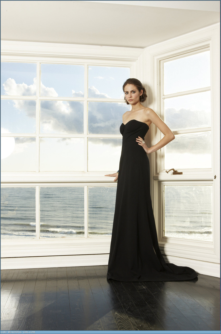 Willa Holland Willa Holland