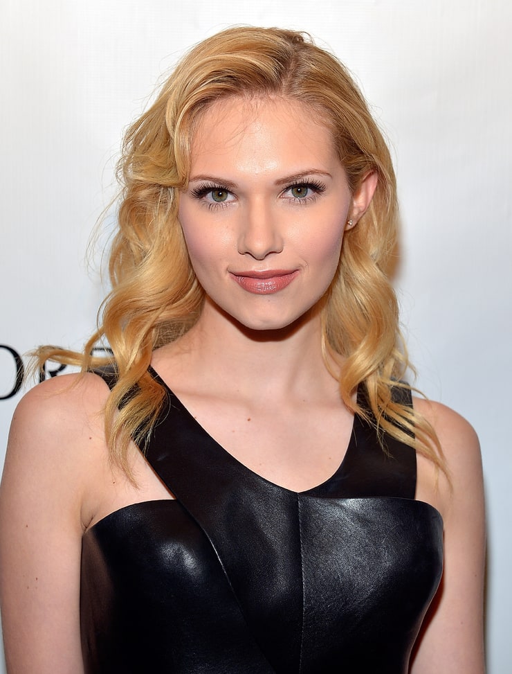 Claudia Lee