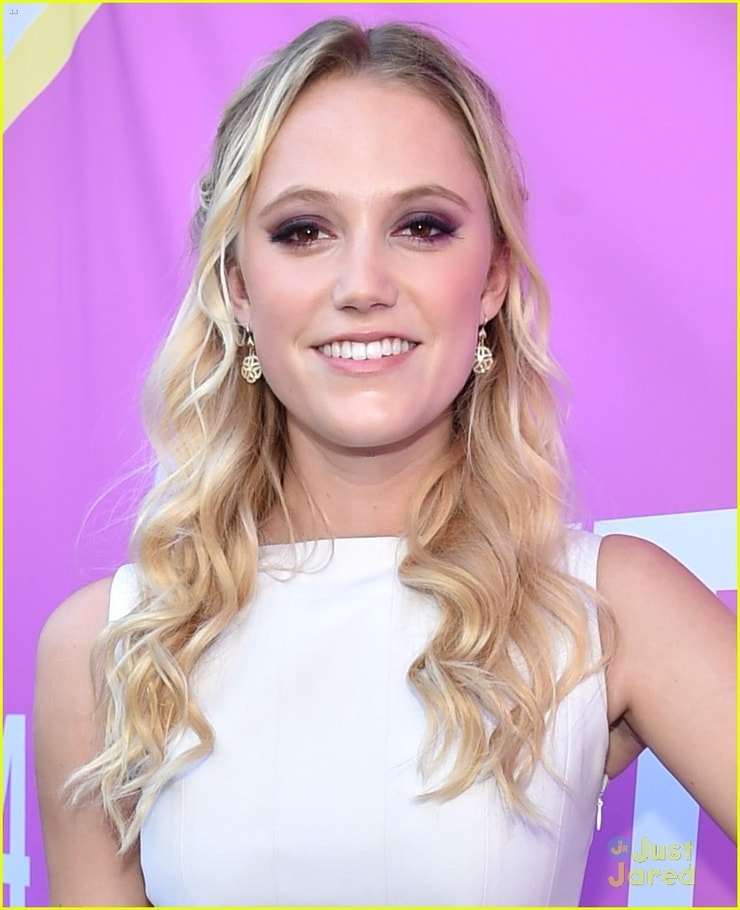 Maika Monroe Maika Monroe