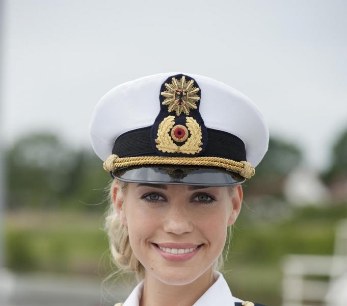 Lara Isabelle Rentinck Lara Isabelle Rentinck