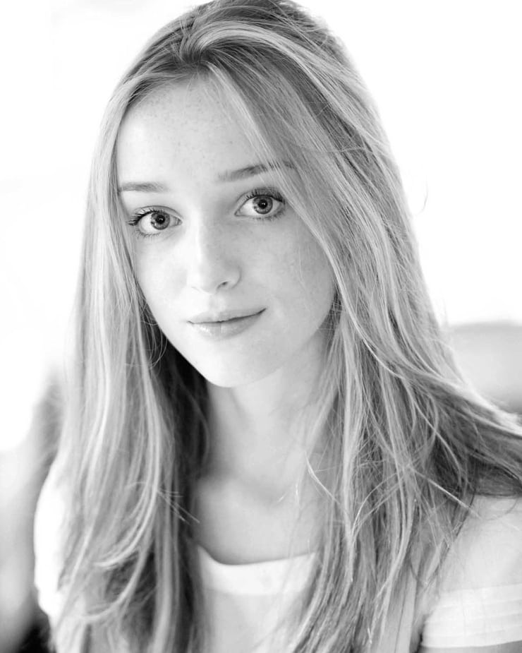 Picture of Phoebe Dynevor