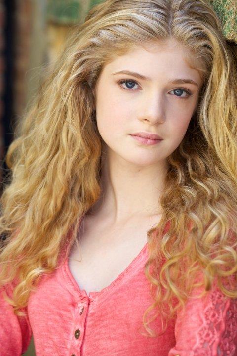 Elena Kampouris