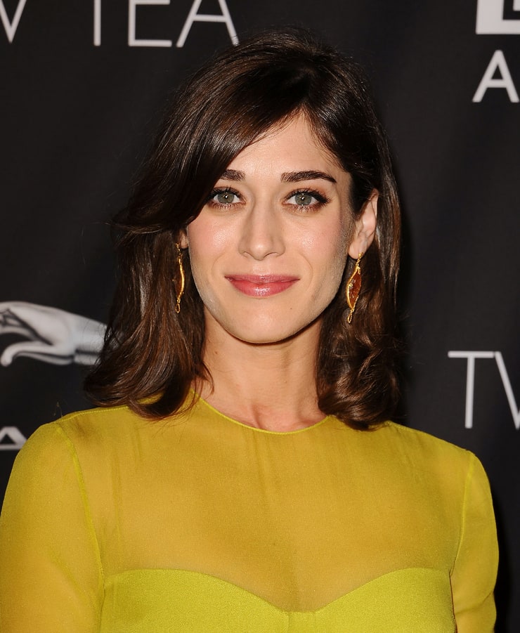 Picture Of Lizzy Caplan 