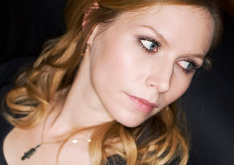 Picture of Nina Persson