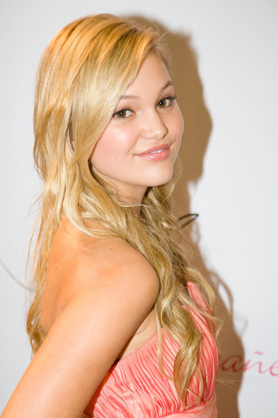Olivia Holt (S)