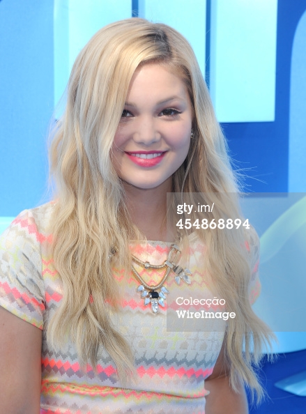 Olivia Holt (S)