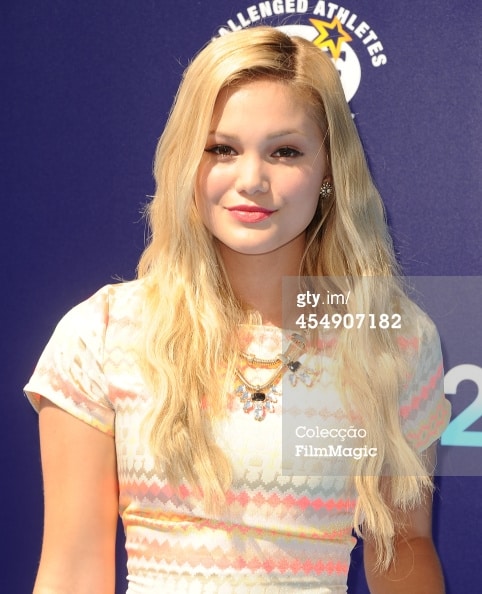 Olivia Holt (S)