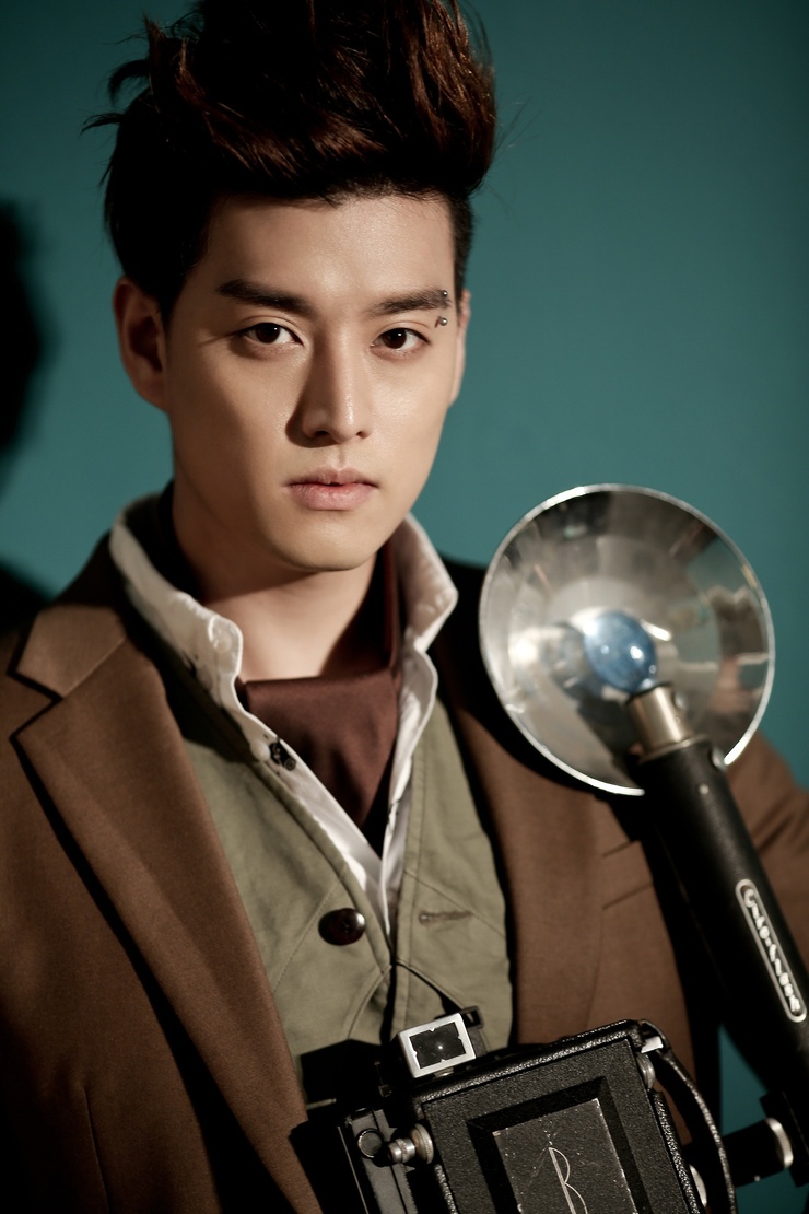 Eli (Kim Kyungjae, Ellison Kim)