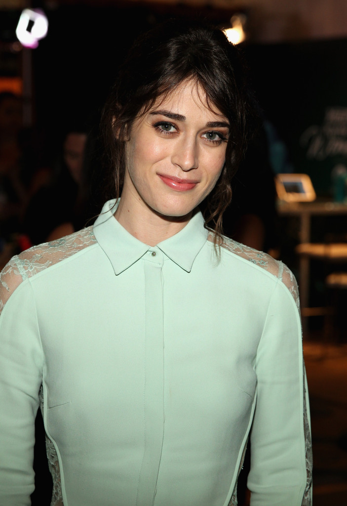 Lizzy Caplan