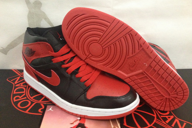 Michael Shoes: Jordan 1 Retro Black & Red Basketball Shoes - Men Style