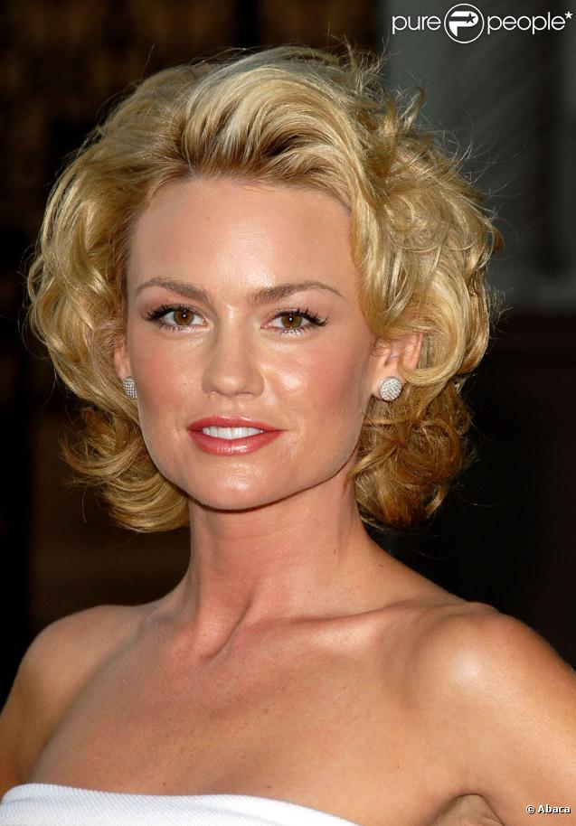 Kelly Carlson image