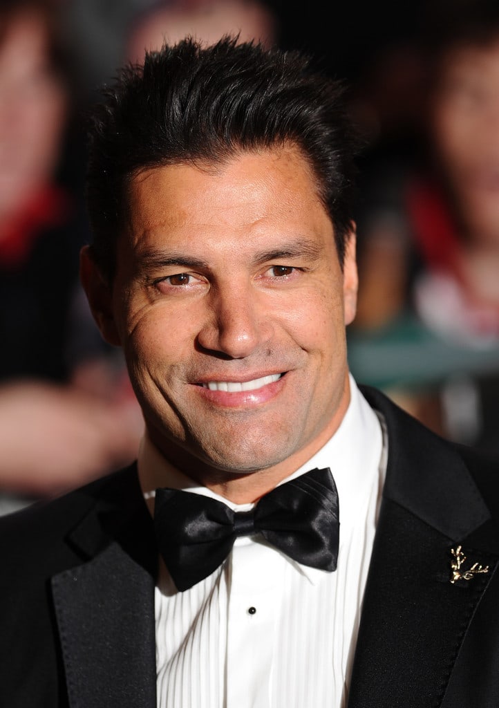 Manu Bennett.