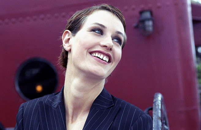 Cécile De France