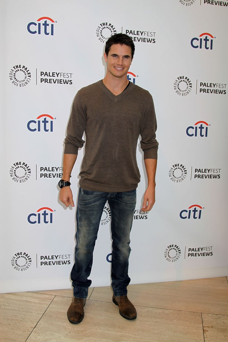 Robbie Amell