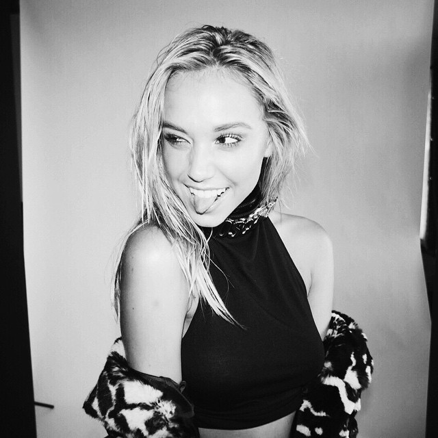 Alexis Ren