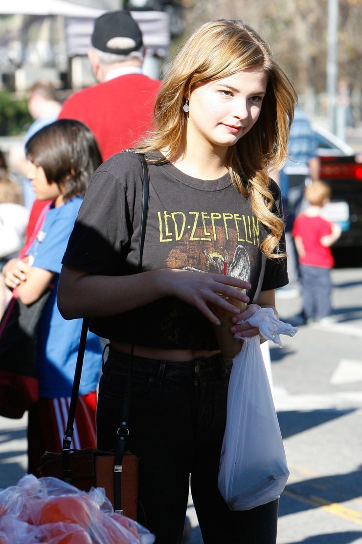 Stefanie Scott