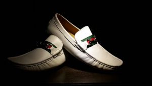 GUCCI Stylish Men's White Leather Driver Horsebit Pebble Shoes by Fashionwardrobe99