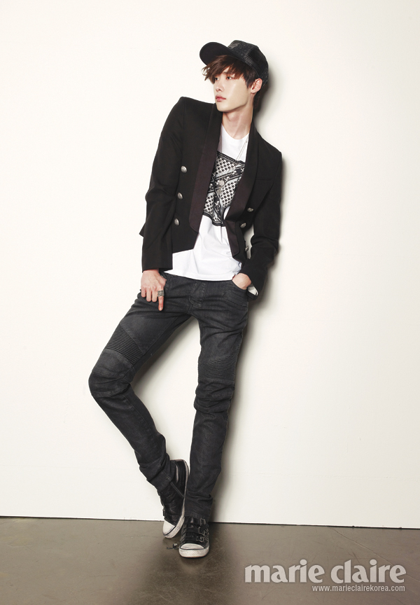 Jong Suk Lee