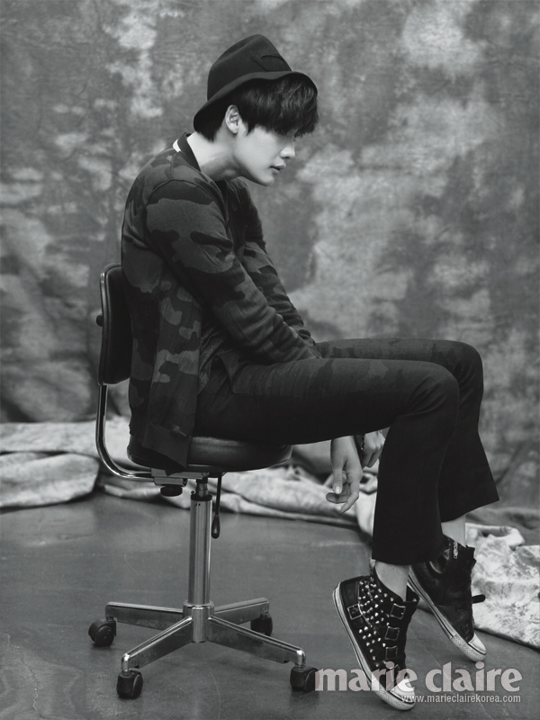 Jong Suk Lee