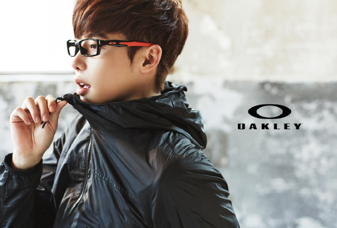 Jong Suk Lee