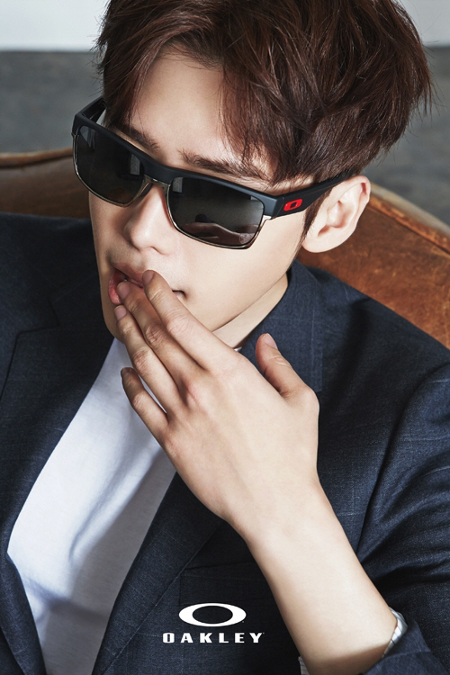 Jong Suk Lee