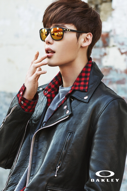 Jong Suk Lee