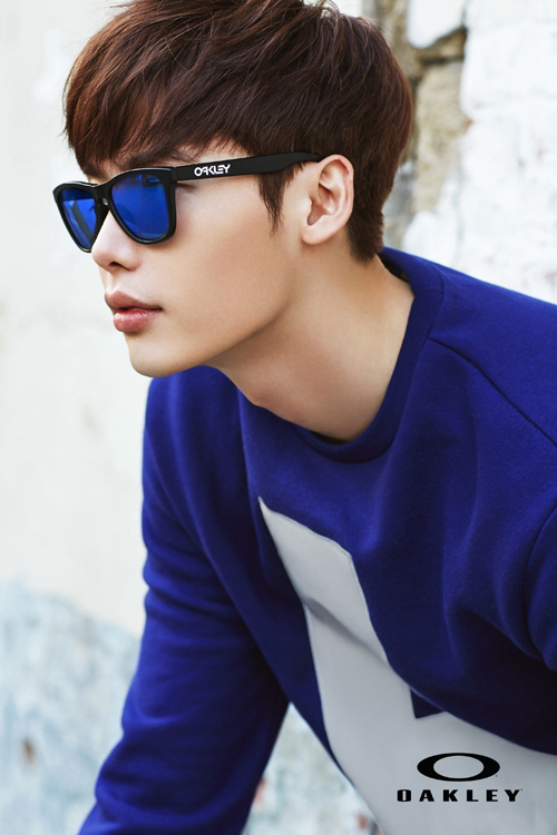 Jong Suk Lee