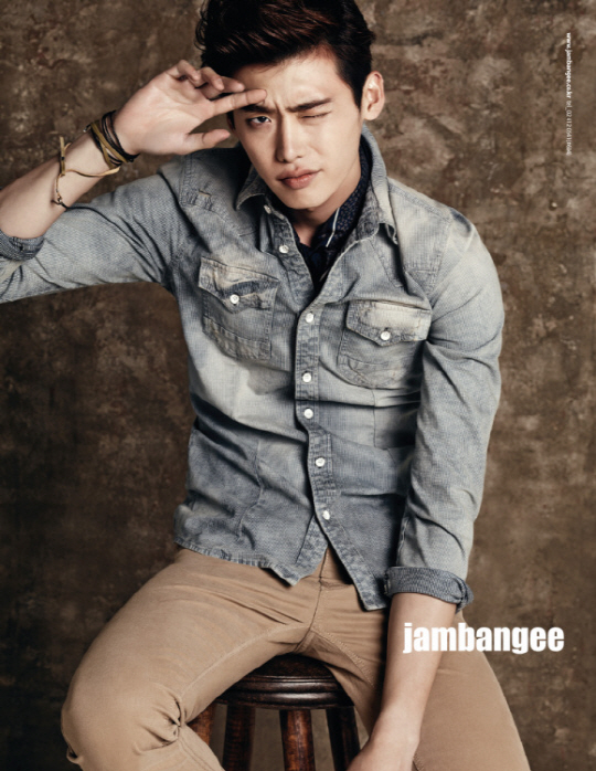 Jong Suk Lee