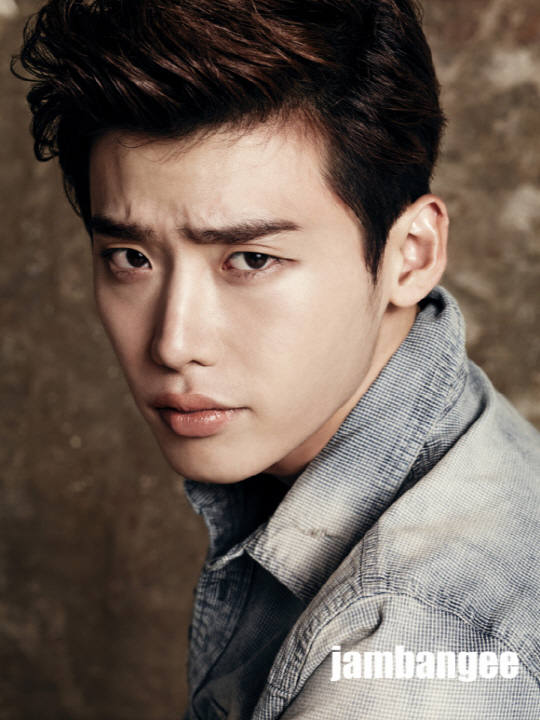 Jong Suk Lee