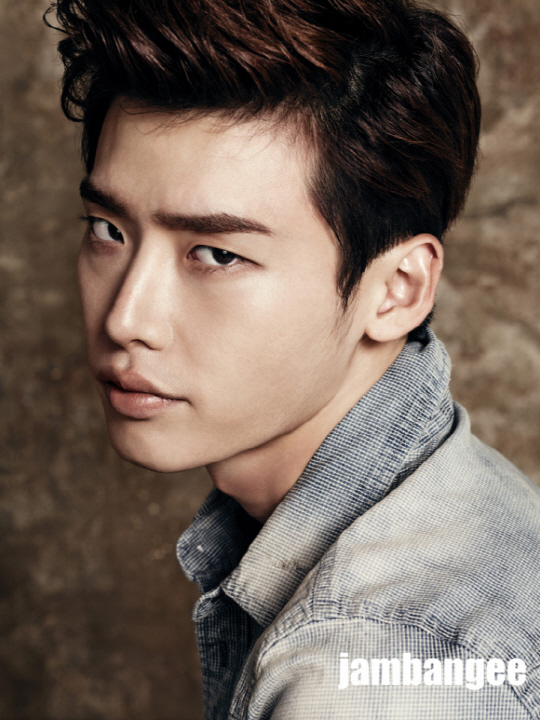 Jong Suk Lee