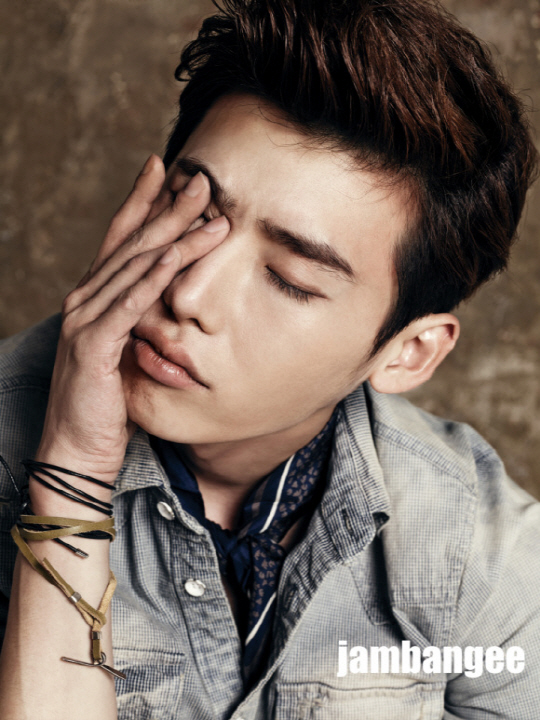 Jong Suk Lee