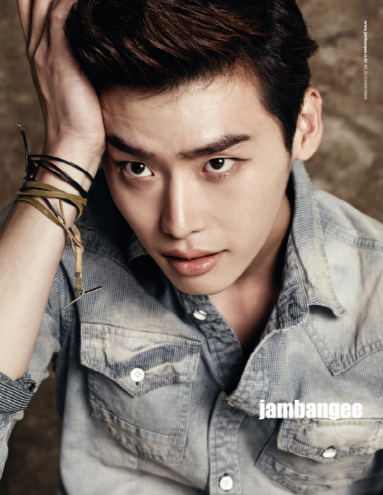 Jong Suk Lee