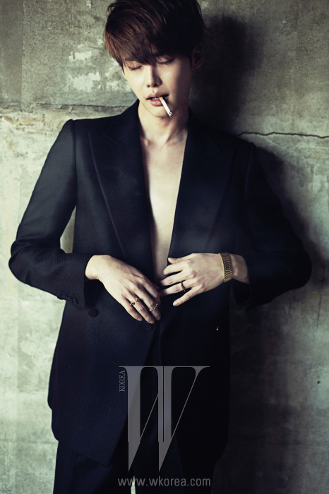 Jong Suk Lee