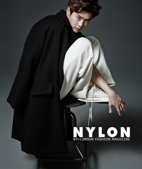 Jong Suk Lee