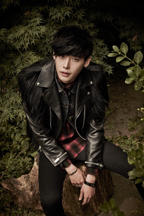 Jong Suk Lee