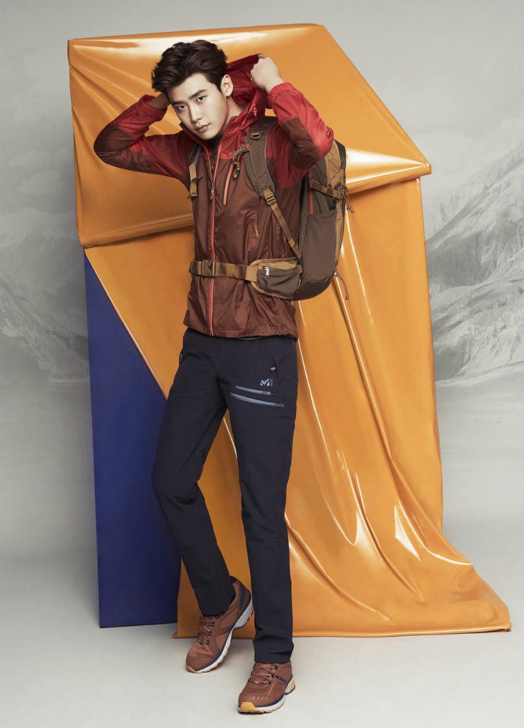 Jong Suk Lee